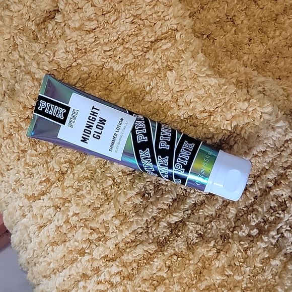 PINK Midnight Glow Shimmer Lotion - Picture 1 of 4